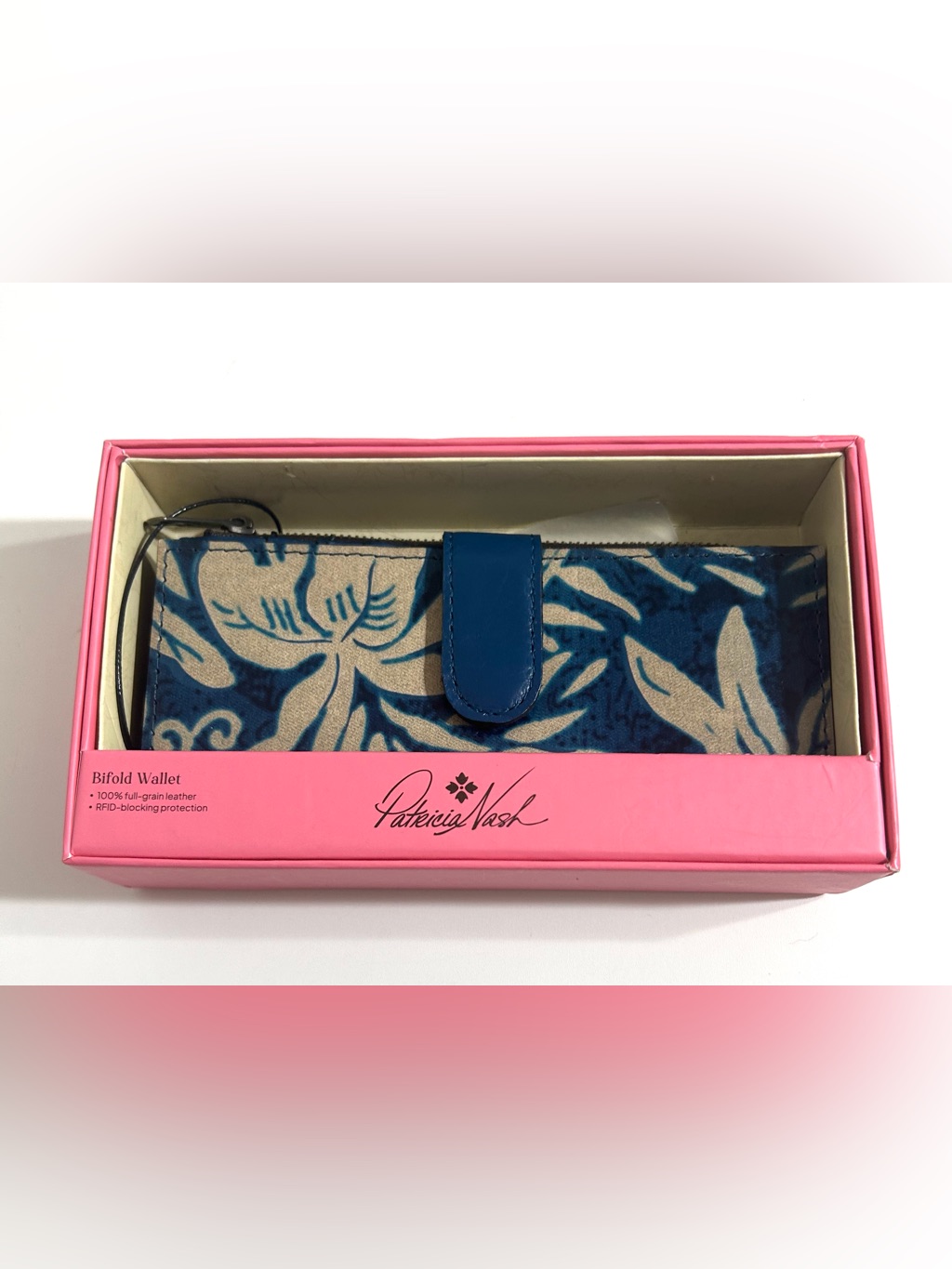 Nib Patricia Nash Teal Blue & Cream Greek Floral Bifold With Rfid